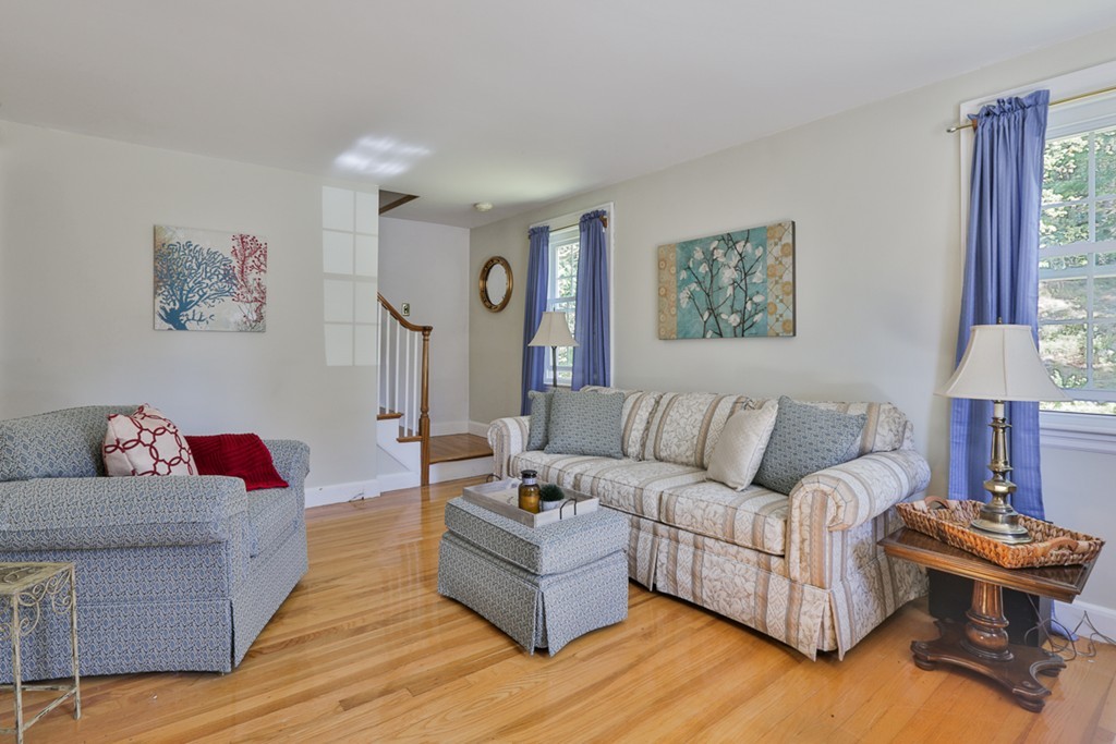 26 Crosby Road Wakefield, MA 01880 - Photo 3 of 24 Gallery Image 3