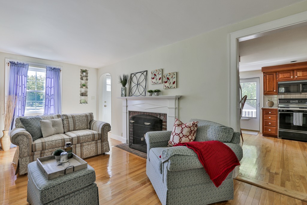 26 Crosby Road Wakefield, MA 01880 - Photo 5 of 24 Gallery Image 5