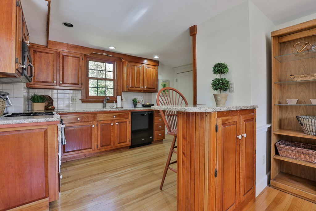 26 Crosby Road Wakefield, MA 01880 - Photo 8 of 24 Gallery Image 8