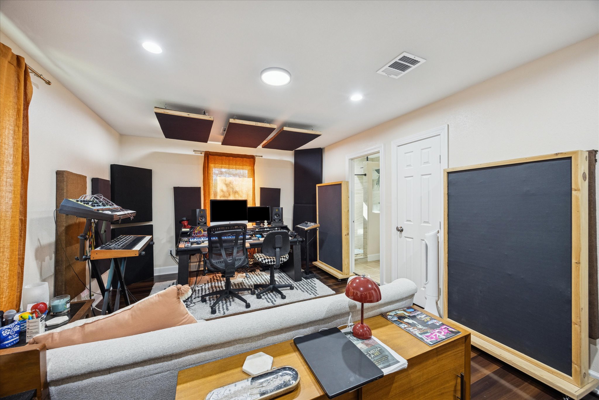 907 East 53rd Street Austin, TX 78751 - Photo 20 of 35 a living room with furniture