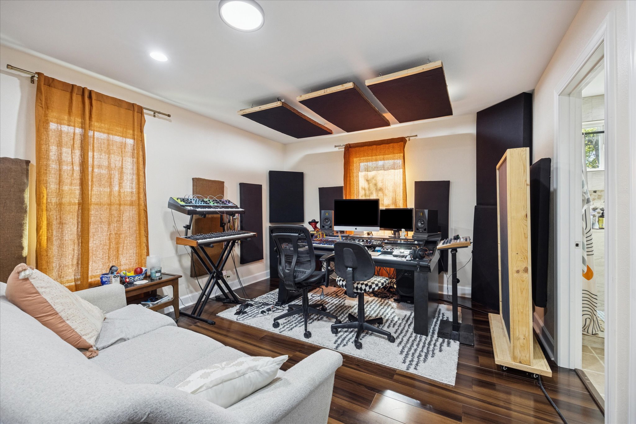 907 East 53rd Street Austin, TX 78751 - Photo 21 of 35 a view of a livingroom with workspace and a window