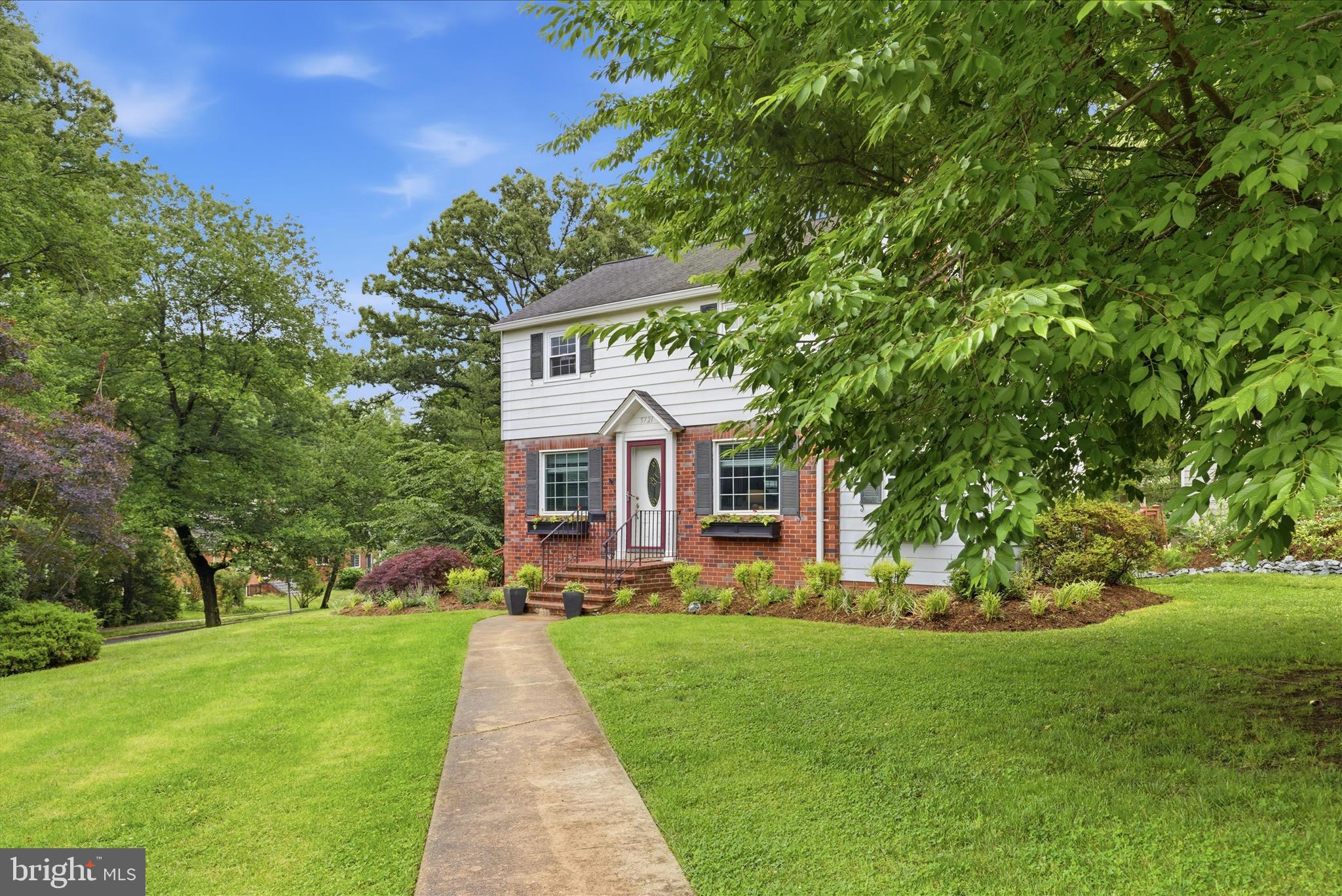 5721 Forest Road Cheverly, MD 20785 - Photo 3 of 49 Perfectly landscaped
