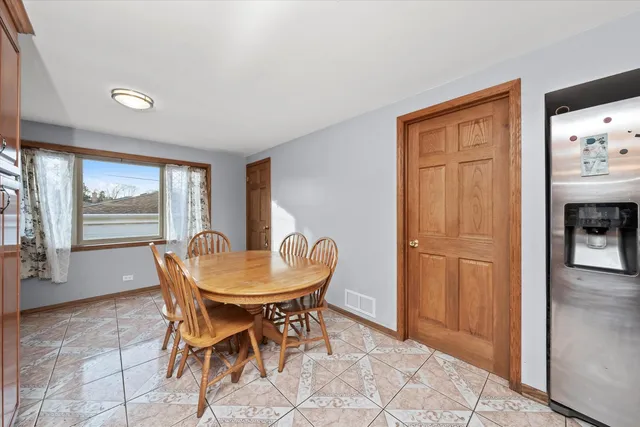 $349,900 | 7726 Neenah Avenue, Burbank, IL 60459