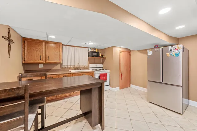 $349,900 | 7726 Neenah Avenue, Burbank, IL 60459