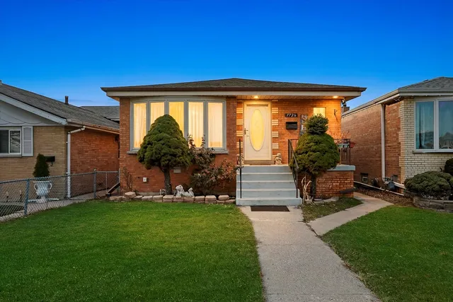 $349,900 | 7726 Neenah Avenue, Burbank, IL 60459