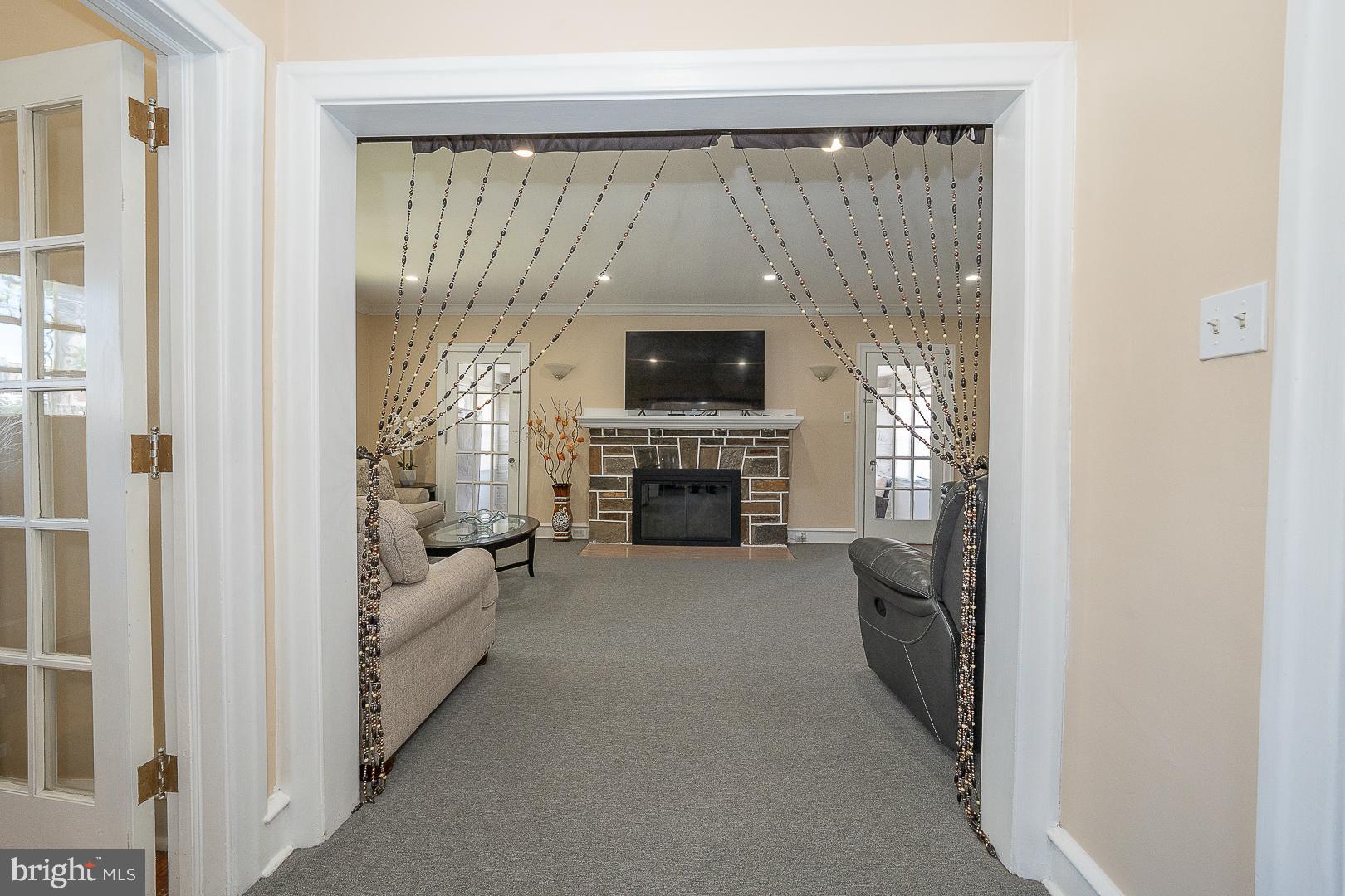 7230 Hilltop Road Upper Darby, PA 19082 - Photo 11 of 98