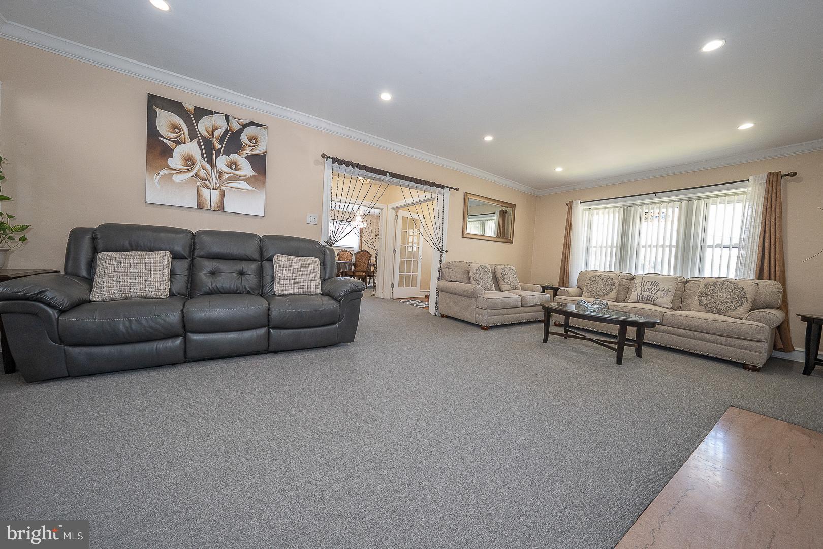 7230 Hilltop Road Upper Darby, PA 19082 - Photo 3 of 98