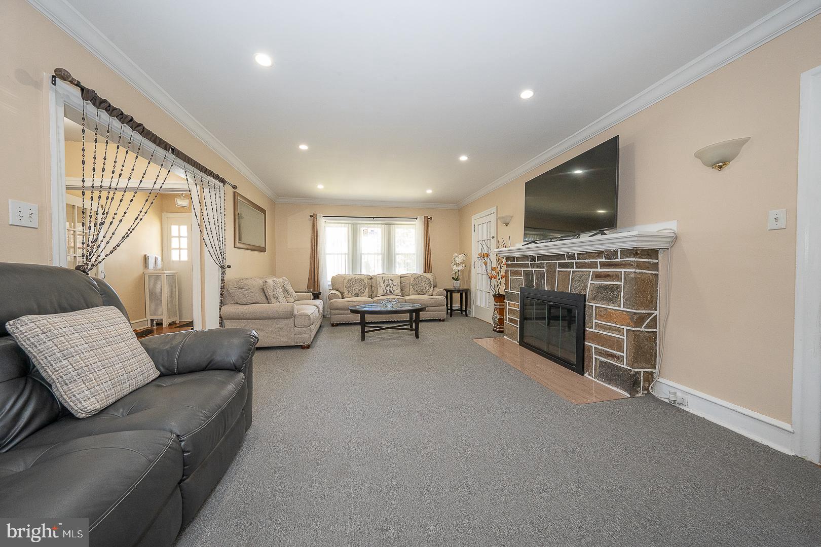 7230 Hilltop Road Upper Darby, PA 19082 - Photo 8 of 98