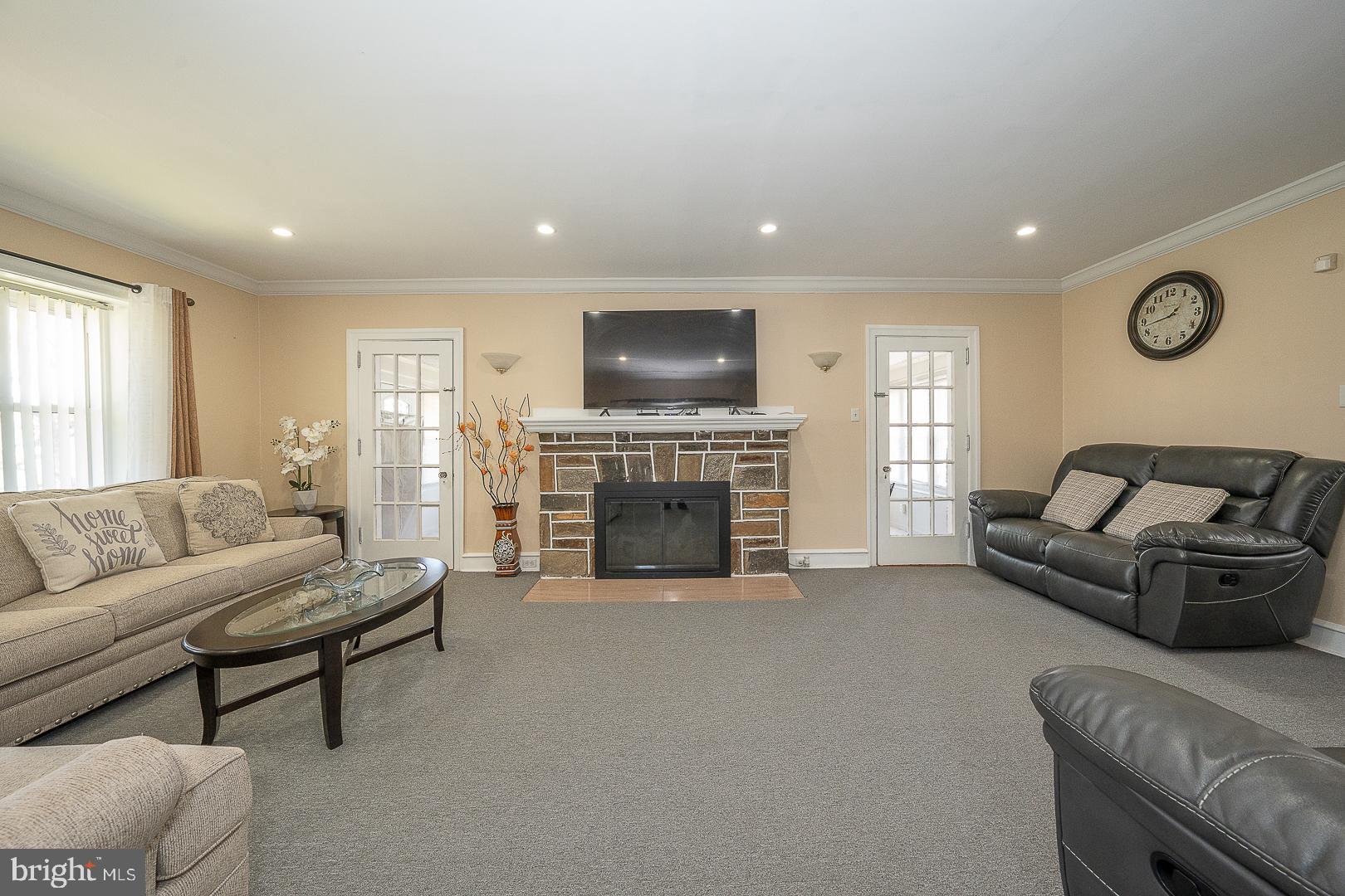 7230 Hilltop Road Upper Darby, PA 19082 - Photo 9 of 98