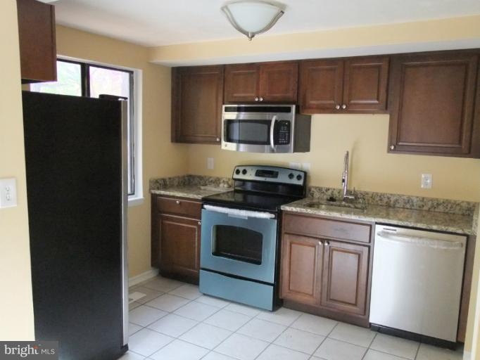 12202 Nutmeg Lane Reston, VA 20191 - Photo 3 of 12 Kitchen