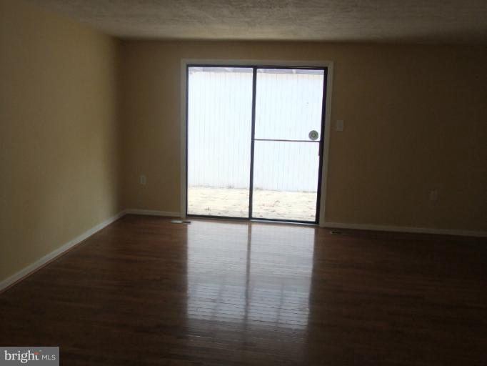 12202 Nutmeg Lane Reston, VA 20191 - Photo 5 of 12 Living Room