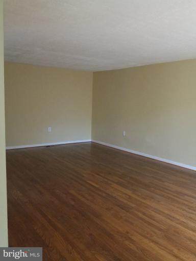12202 Nutmeg Lane Reston, VA 20191 - Photo 10 of 12 Living Room