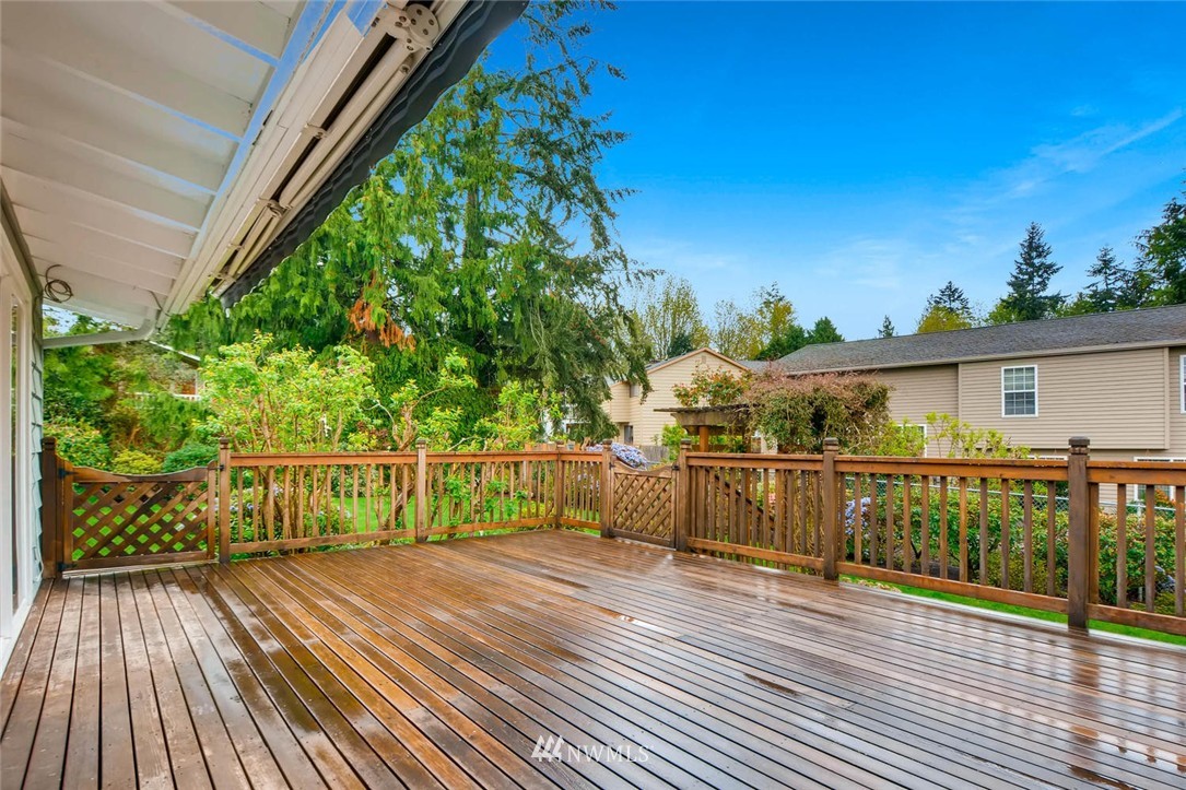 8932 192nd Street Southwest Edmonds, WA 98026 - Photo 3 of 23 Gallery Image 3
