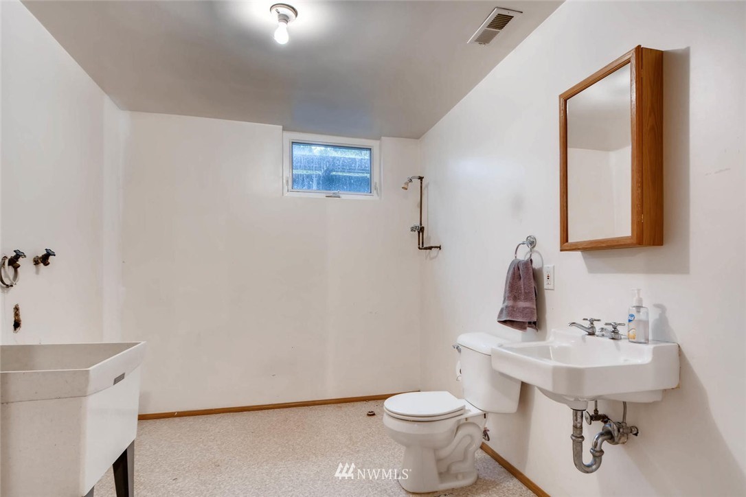 8932 192nd Street Southwest Edmonds, WA 98026 - Photo 21 of 23 Gallery Image 21