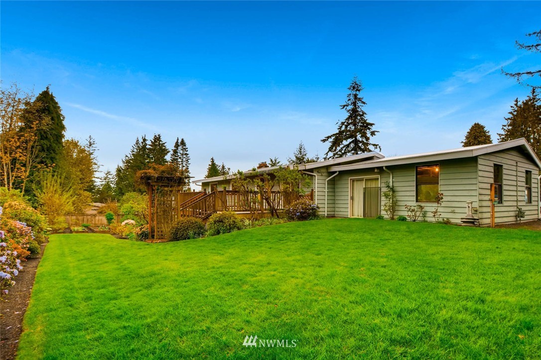 8932 192nd Street Southwest Edmonds, WA 98026 - Photo 4 of 23 Gallery Image 4