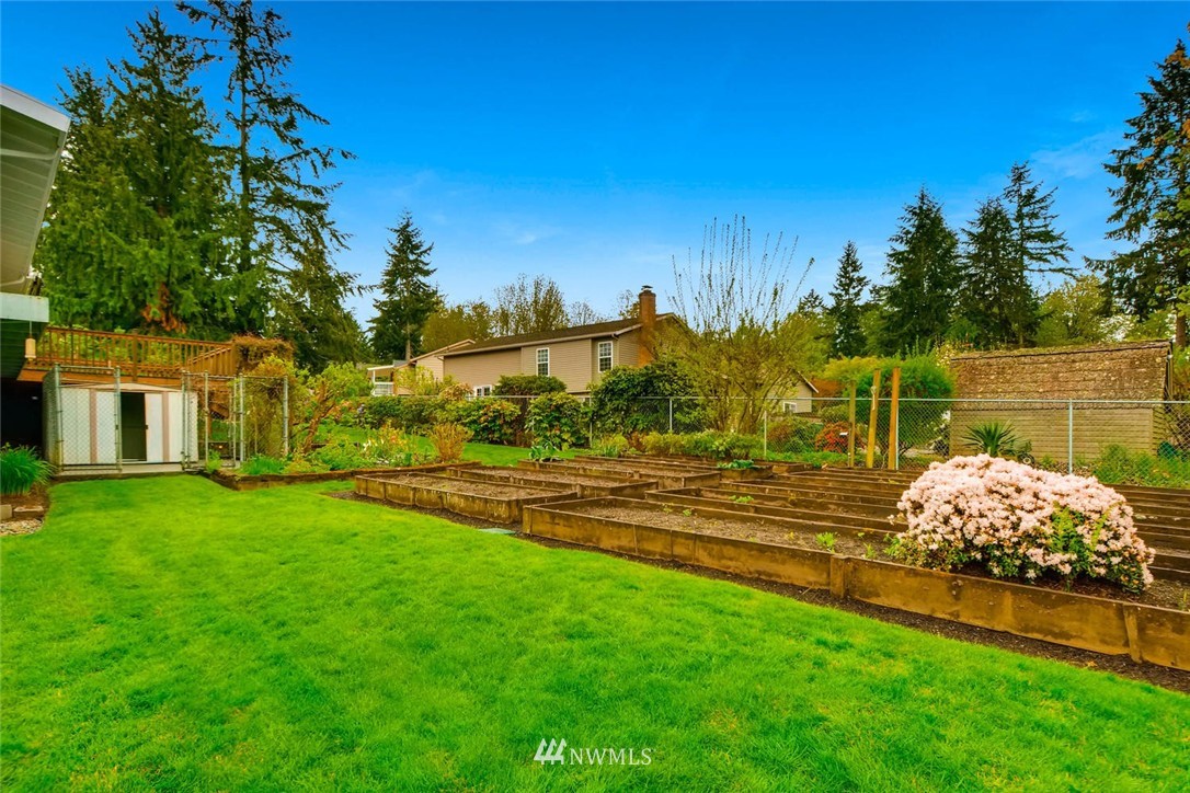 8932 192nd Street Southwest Edmonds, WA 98026 - Photo 5 of 23 Gallery Image 5
