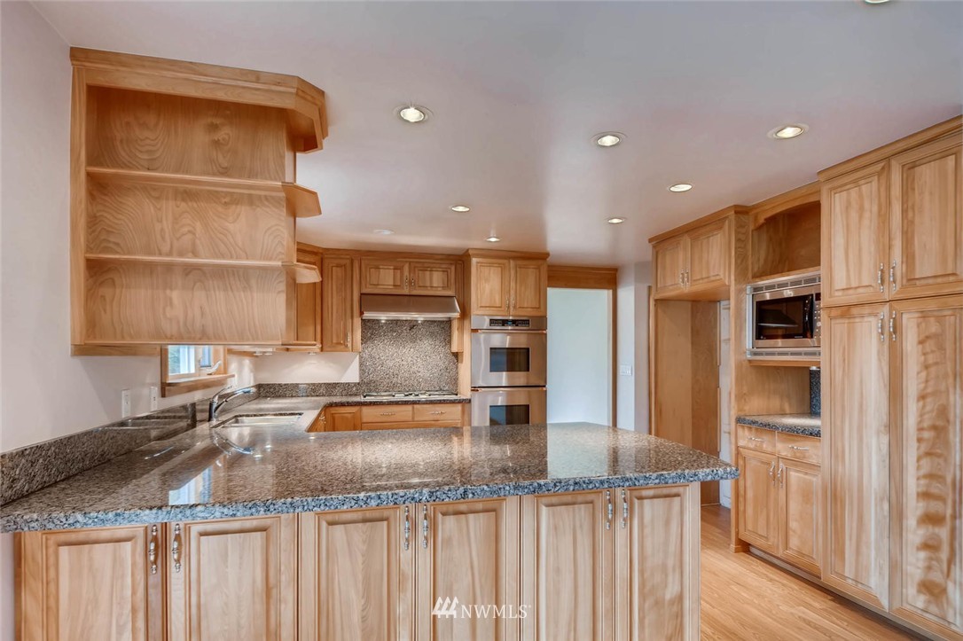 8932 192nd Street Southwest Edmonds, WA 98026 - Photo 7 of 23 Gallery Image 7