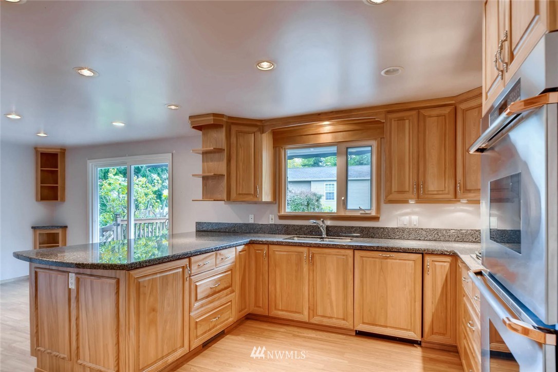 8932 192nd Street Southwest Edmonds, WA 98026 - Photo 8 of 23 Gallery Image 8