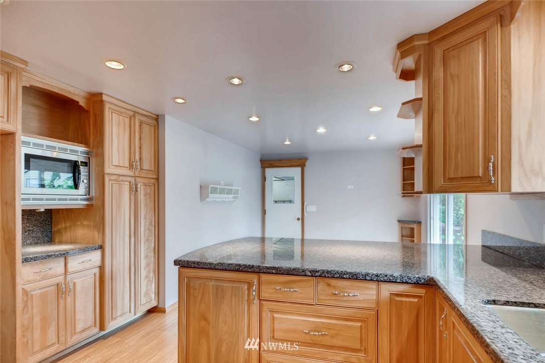 8932 192nd Street Southwest Edmonds, WA 98026 - Photo 9 of 23 Gallery Image 9