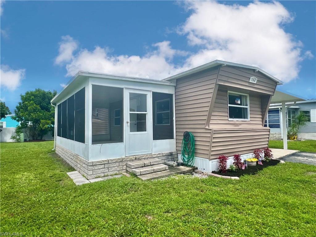 a view of a house with a yard