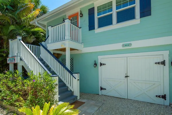 a view of entryway with a front door