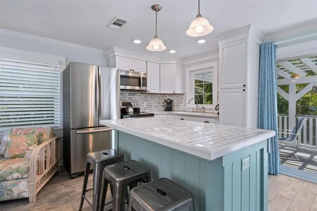 $3,800 | 305 57th Street, Unit B, Holmes Beach, FL 34217