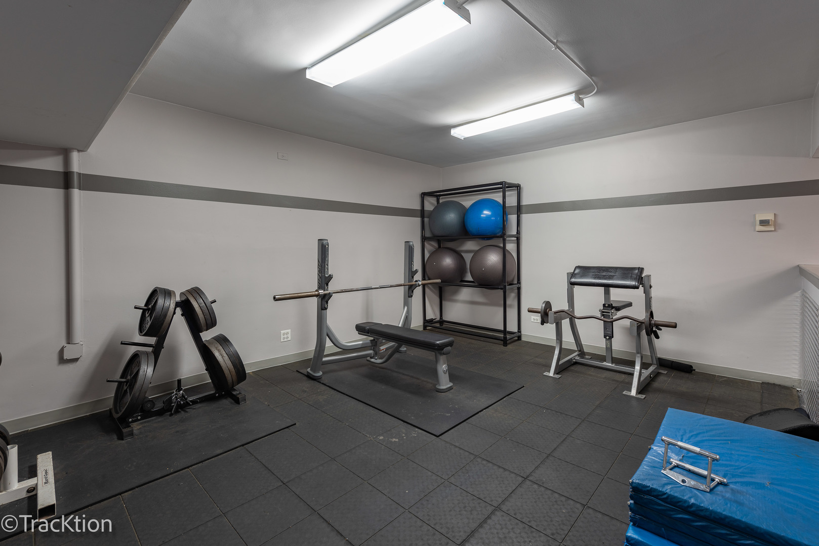 6301 North Sheridan Road, Unit 22L Chicago, IL 60660 - Photo 17 of 20 Gallery Image 17