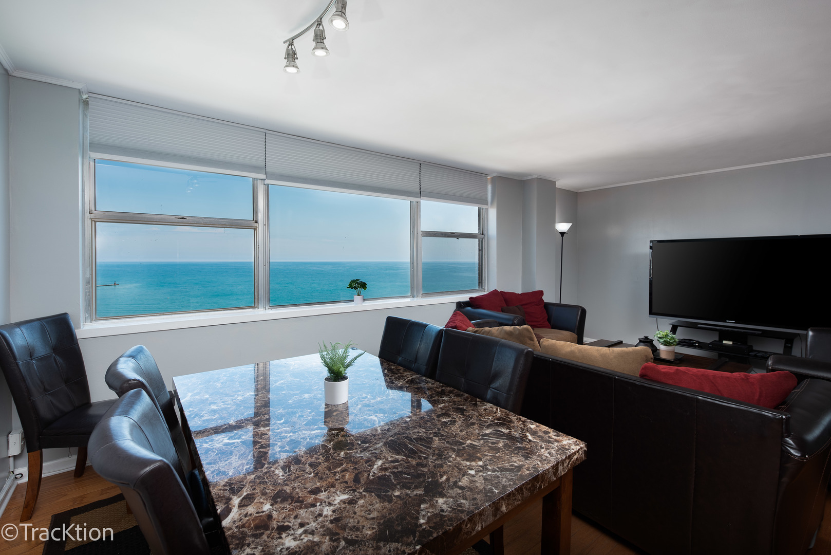 6301 North Sheridan Road, Unit 22L Chicago, IL 60660 - Photo 6 of 20 Gallery Image 6