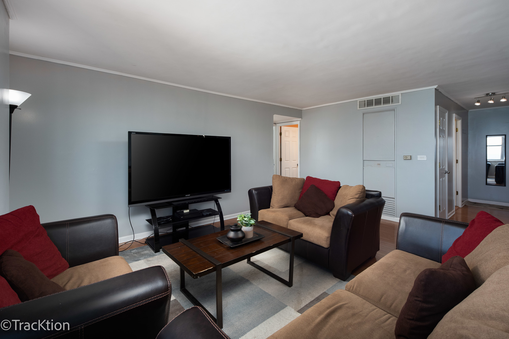 6301 North Sheridan Road, Unit 22L Chicago, IL 60660 - Photo 8 of 20 Gallery Image 8