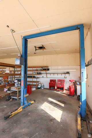 422 West Buckeye Reef Road Leeds, UT 84746 - Photo 15 of 47 Garage features a lift