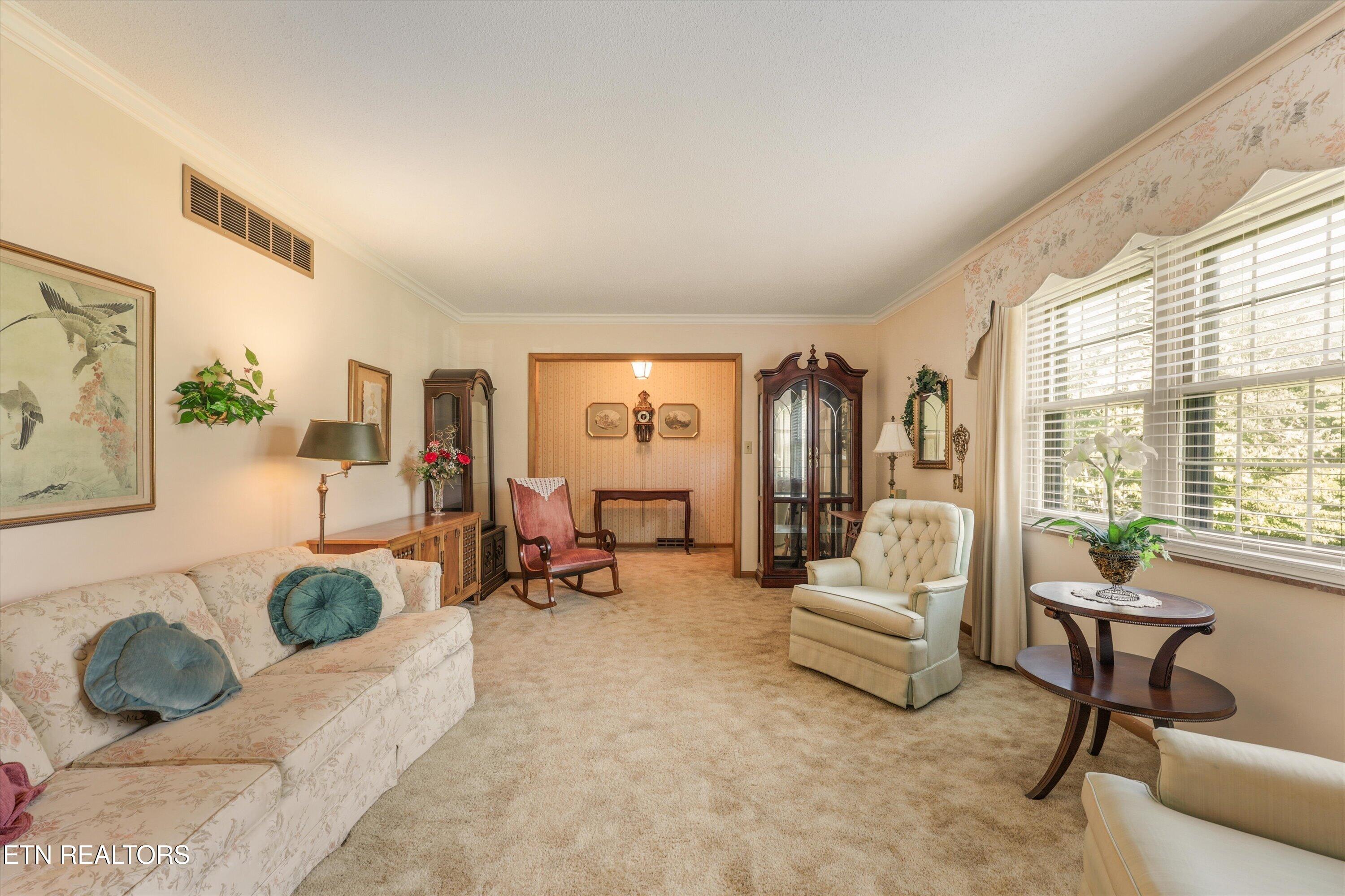 827 West Cunningham Street Alcoa, TN 37701 - Photo 7 of 43 07-827 W Cunningham St10
