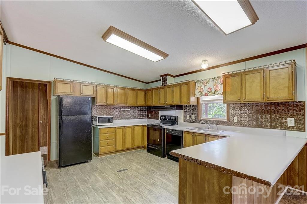 76 Reeves Road Leicester, NC 28748 - Photo 11 of 36 Gallery Image 11