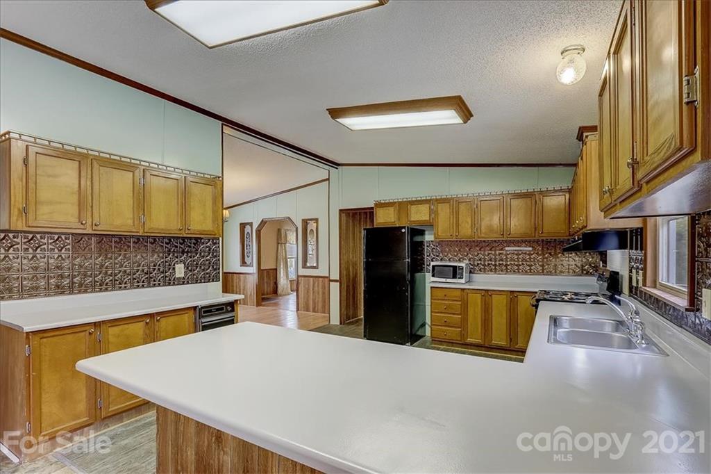 76 Reeves Road Leicester, NC 28748 - Photo 12 of 36 Gallery Image 12