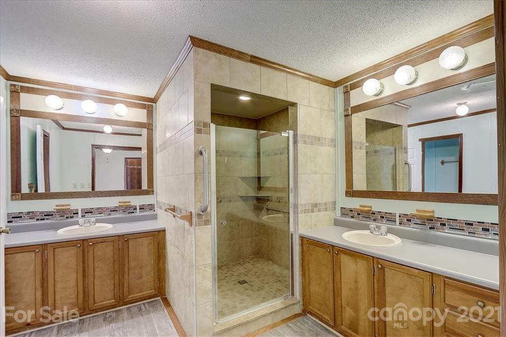 76 Reeves Road Leicester, NC 28748 - Photo 18 of 36 Gallery Image 18