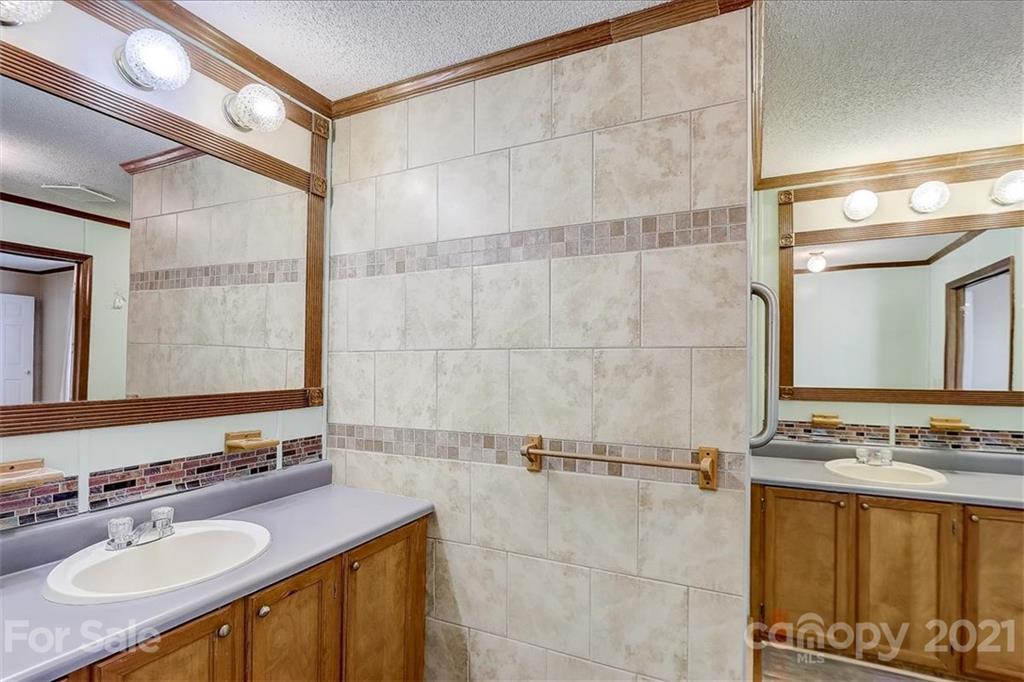 76 Reeves Road Leicester, NC 28748 - Photo 19 of 36 Gallery Image 19