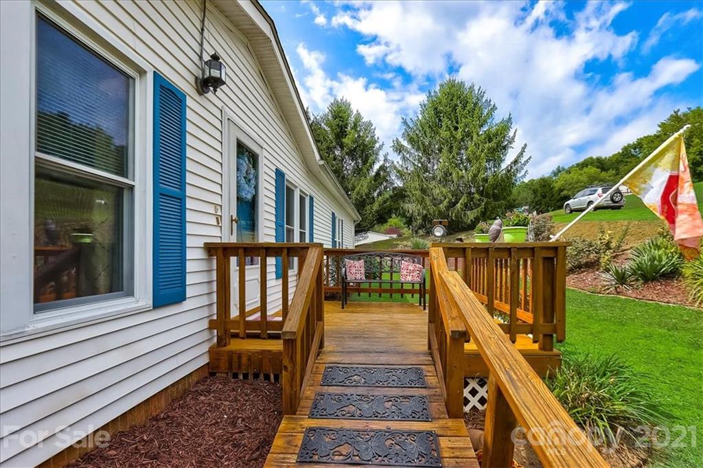 76 Reeves Road Leicester, NC 28748 - Photo 5 of 36 Gallery Image 5