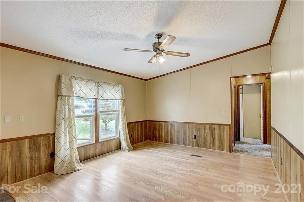 76 Reeves Road Leicester, NC 28748 - Photo 6 of 36 Gallery Image 6