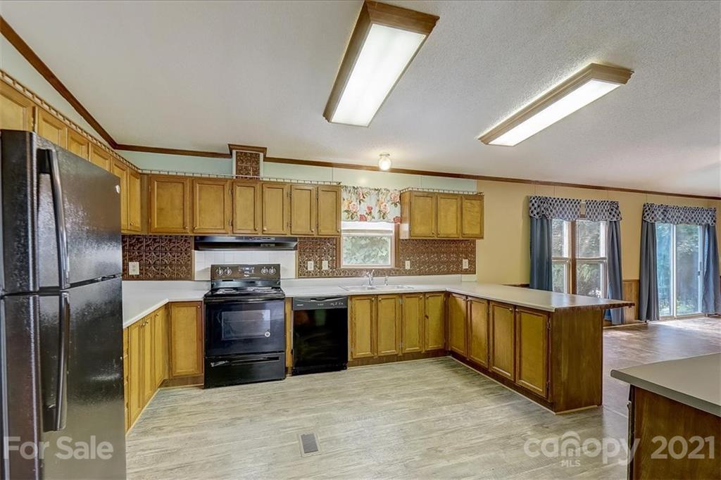 76 Reeves Road Leicester, NC 28748 - Photo 10 of 36 Gallery Image 10