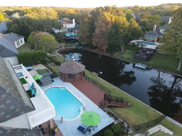 a view of a backyard with sitting area and furniture