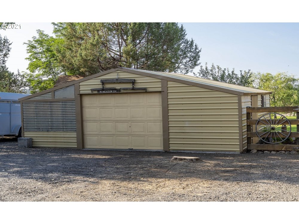 8997 Southwest Meadow Road Terrebonne, OR 97760 - Photo 11 of 25 Gallery Image 11