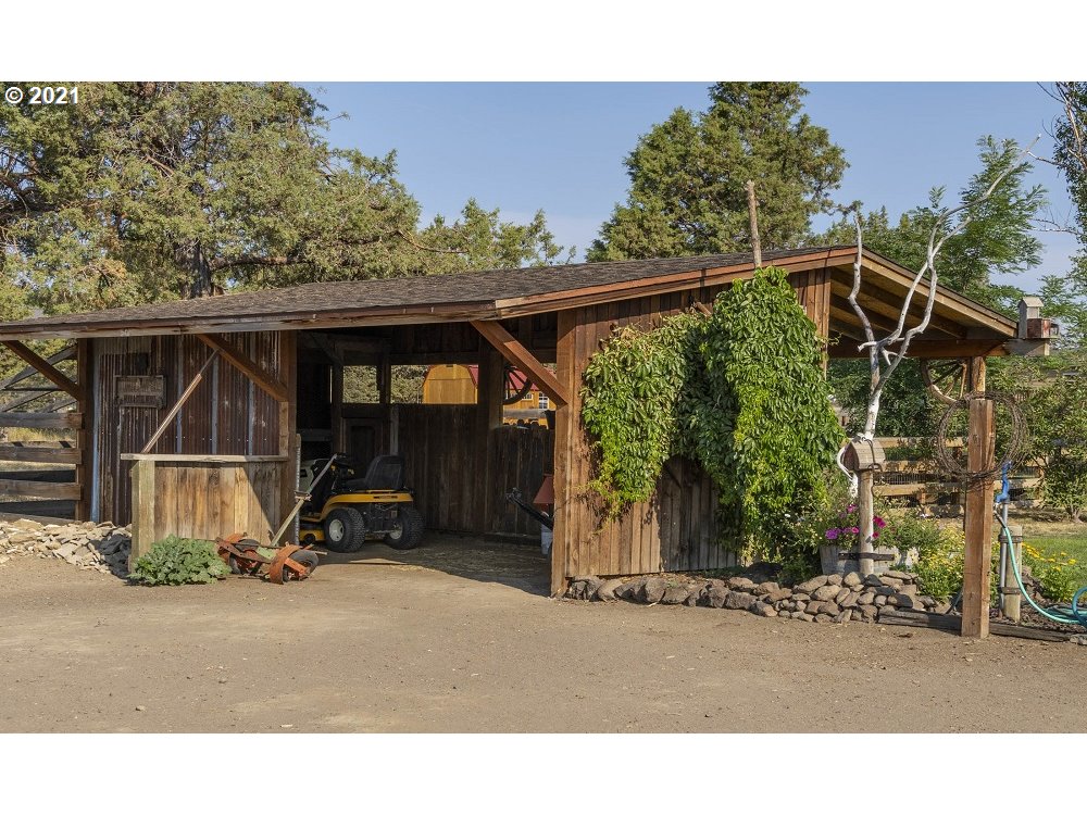 8997 Southwest Meadow Road Terrebonne, OR 97760 - Photo 16 of 25 Gallery Image 16