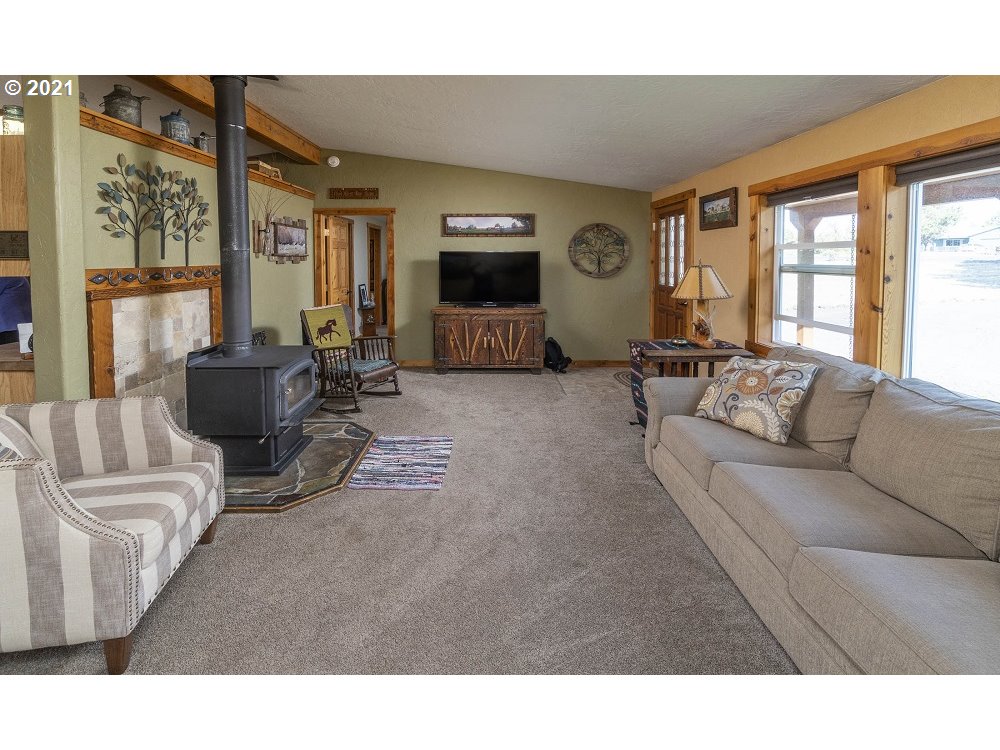 8997 Southwest Meadow Road Terrebonne, OR 97760 - Photo 3 of 25 Gallery Image 3
