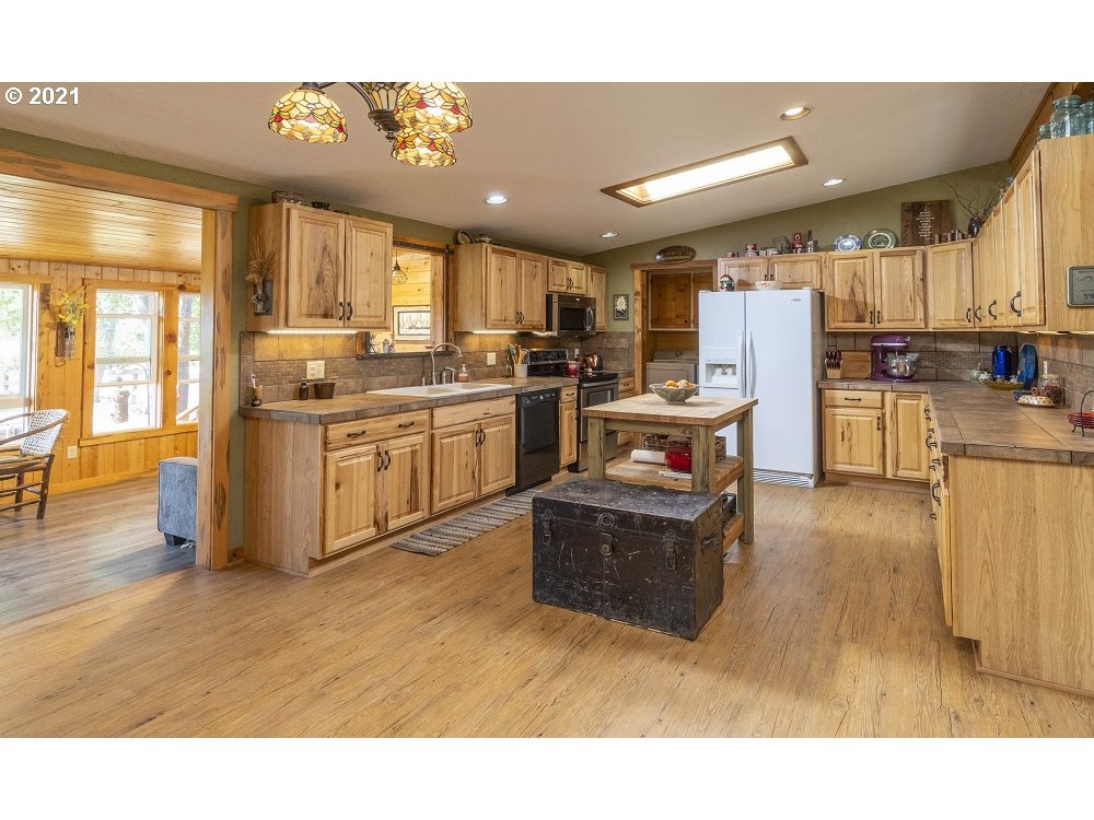 8997 Southwest Meadow Road Terrebonne, OR 97760 - Photo 9 of 25 Gallery Image 9