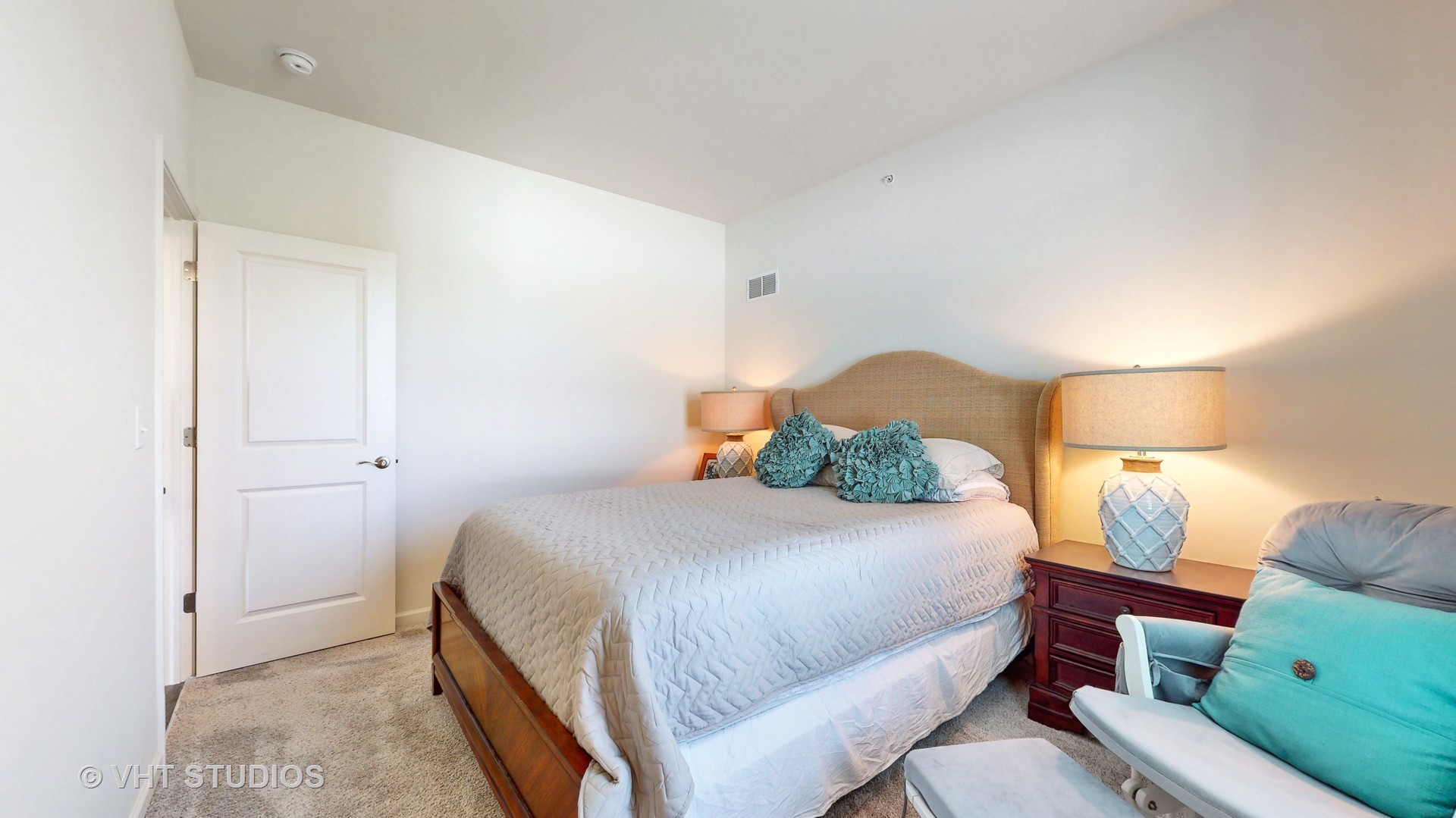 5841 Fairview Lane Hoffman Estates, IL 60192 - Photo 22 of 35 a bedroom with a bed and a lamp