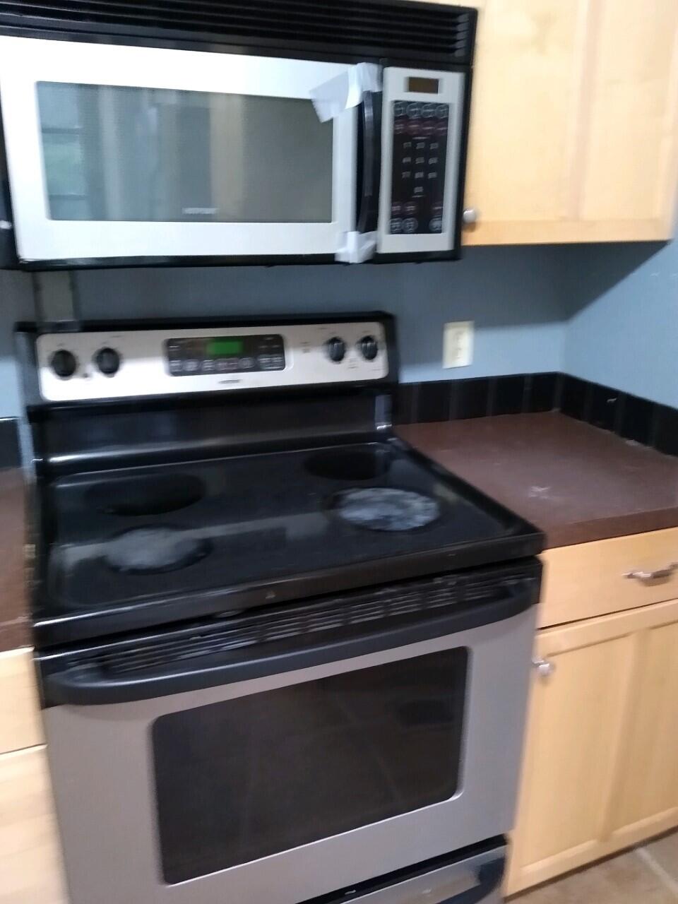 12705 Us-101 Nehalem, OR 97131 - Photo 16 of 19 Moody Hwy 101 Kitchen smooth top stove 2