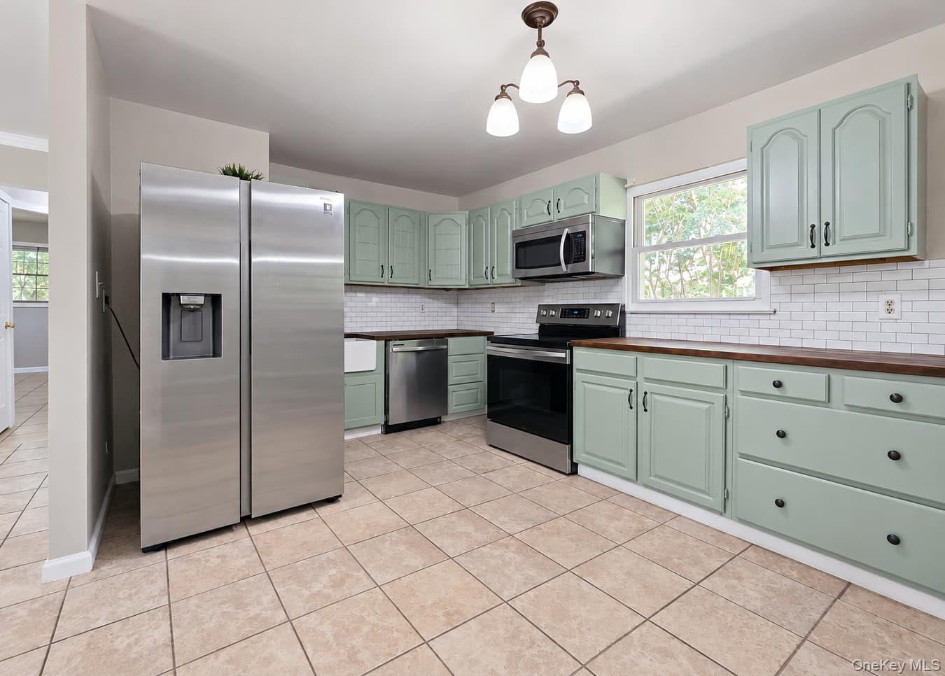 1065 Udall Road Bay Shore, NY 11706 - Photo 2 of 20 Gallery Image 2