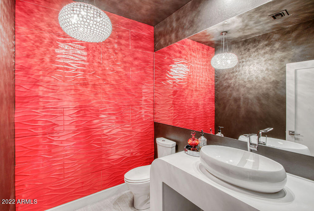 10801 East Happy Valley Road, Unit 113 Scottsdale, AZ 85255 - Photo 31 of 96 Stylish powder room