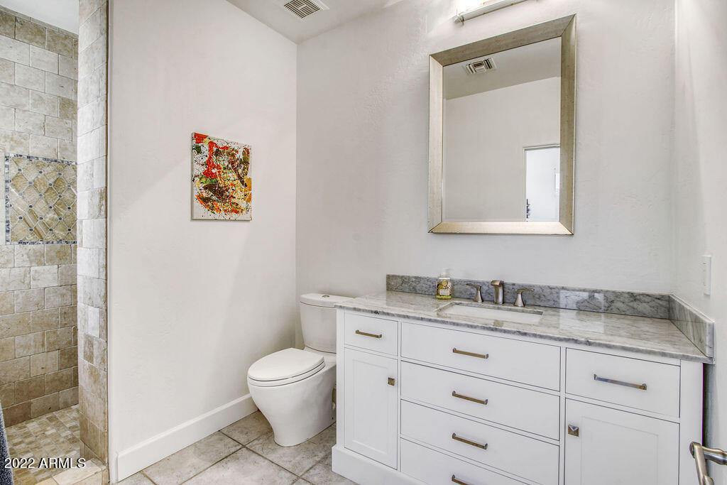 10801 East Happy Valley Road, Unit 113 Scottsdale, AZ 85255 - Photo 48 of 96 Guest bathroom