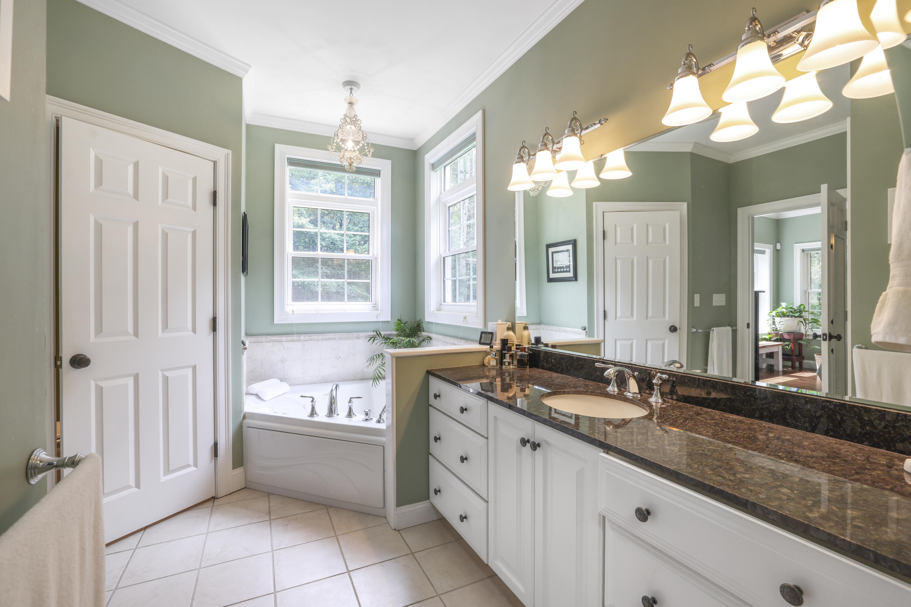 52 Maguire Road Kennebunk, ME 04043 - Photo 26 of 65 Offers Jaccuzzi tub & private toilet