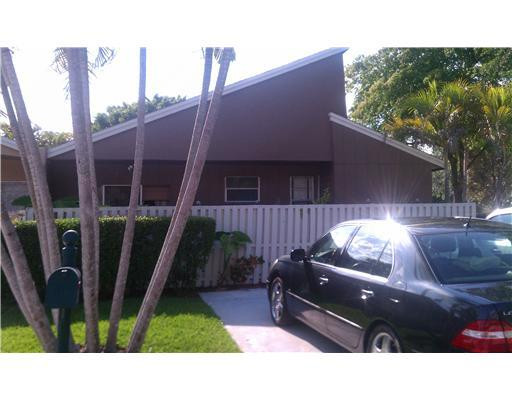 22273 Timberly Drive, Unit 57E Boca Raton, FL 33428 - Photo 8 of 10 Exterior Front